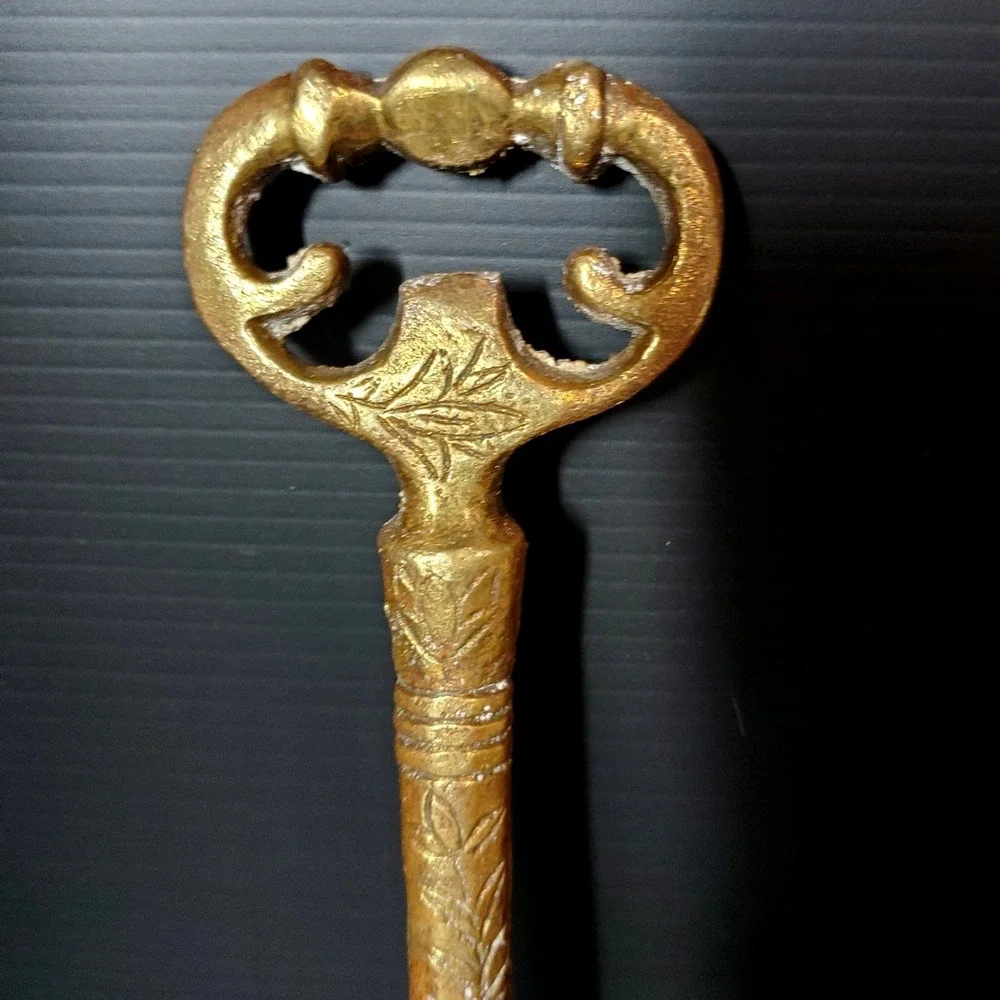 vintage-style brass key-shaped bottle opener barware‎ accessories
